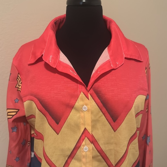 Wonder Woman Women’s button up: Medium - Picture 3 of 7